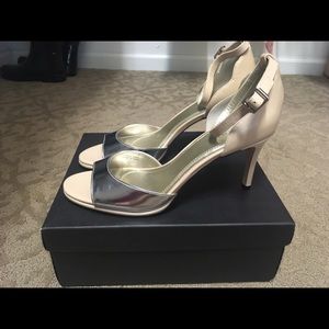 Tahari Heels NIB Sz 10 Biscuit / Silver